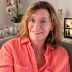 Christine Kartenfee - Selbstfindung - Kartenlegen & Tarot - Liebe & Partnerschaft - Hellsehen & Wahrsagen - Beruf